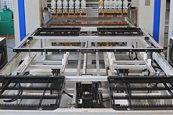 Hwashi Gantry Type Wire Mesh Welding Machine per telaio frigorifero