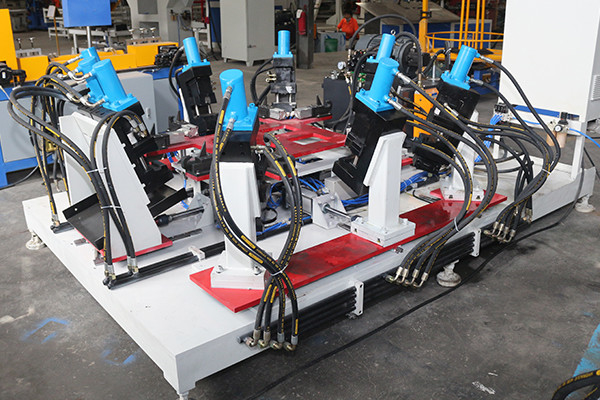 Fabbrica Hwashi Griglia IBC, Linea di produzione IBC Cage Frame, IBC Cage Frame Hole Making and Punching Machine
