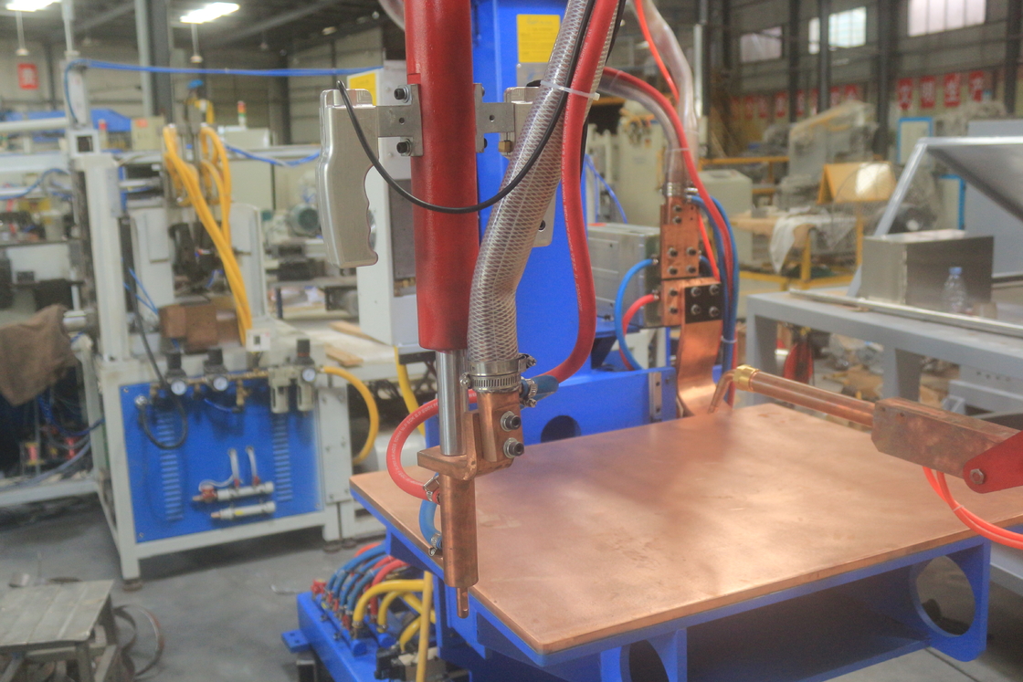 Resistenza Multi Point Rocker Arm Table Seamless Desktop Platform Spot Welding Machine per armadio di distribuzione del metallo