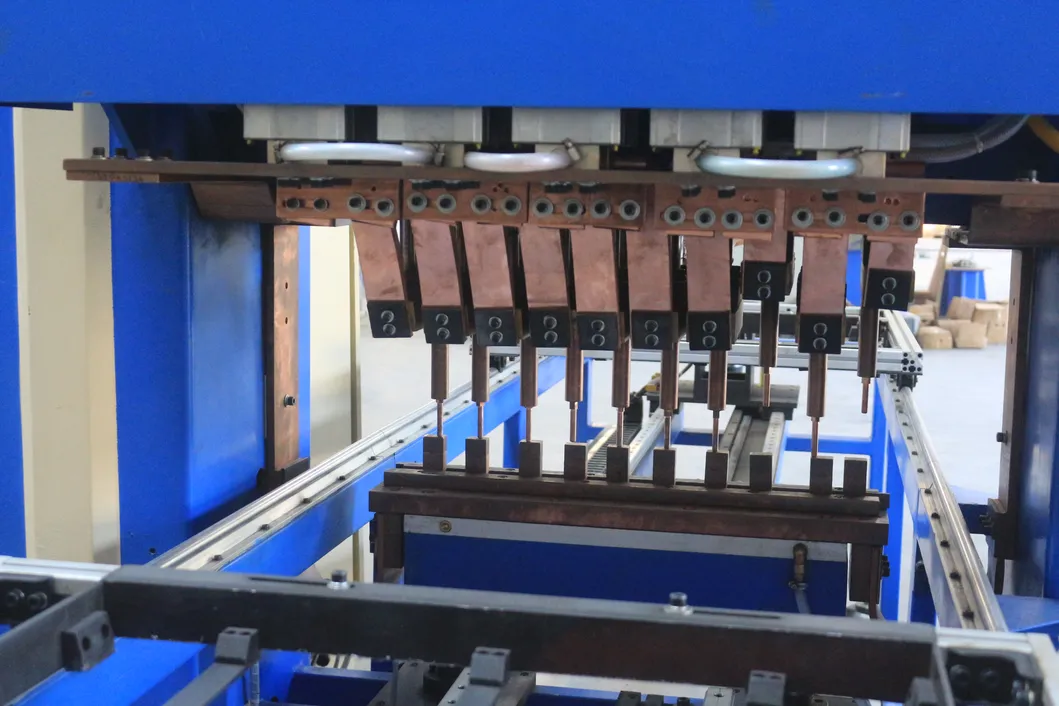 Hwashi Ultima macchina di saldatura automatica per porte a lamiera di metallo 2